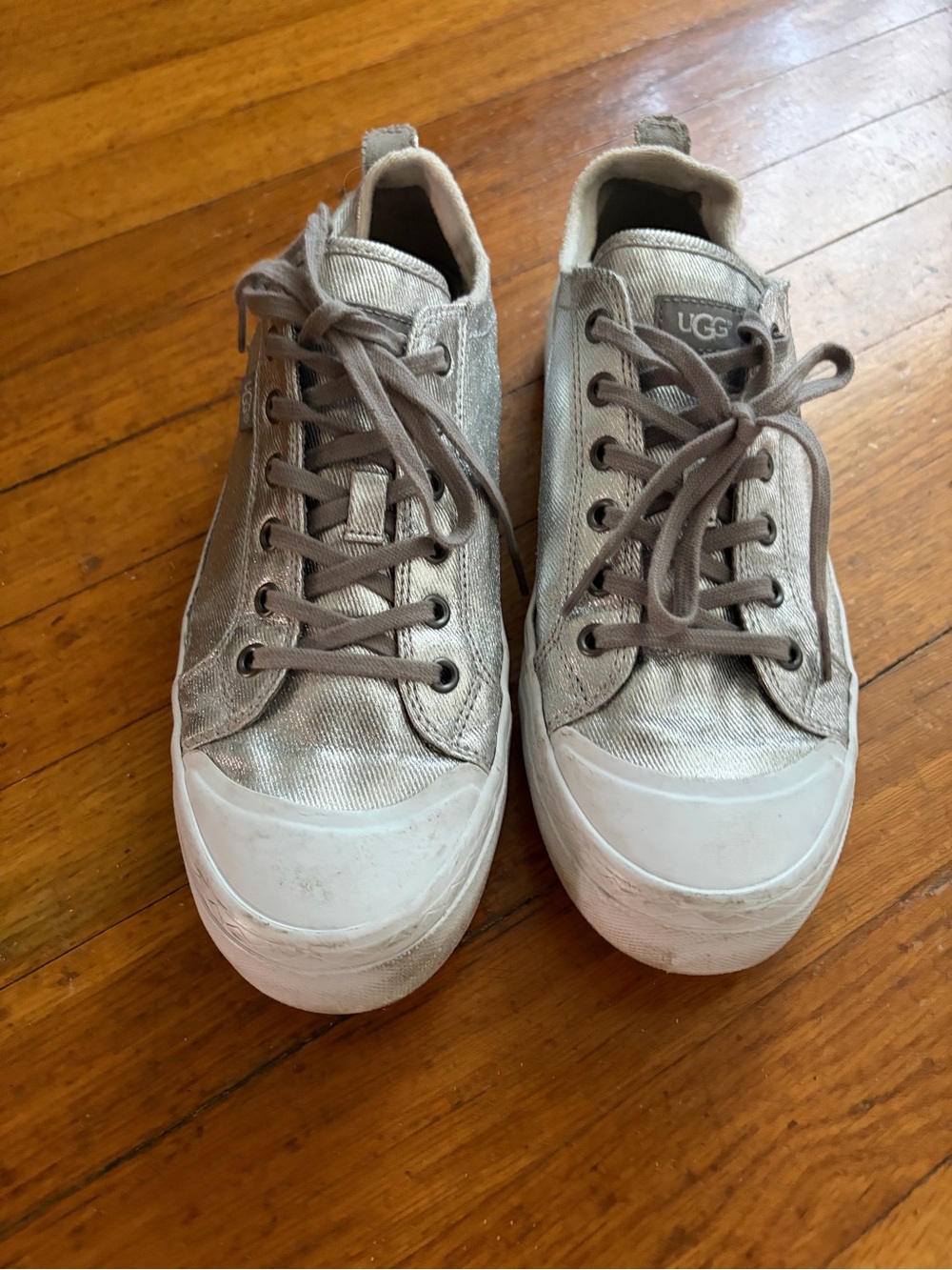 UGG womens Silver Metallic Lace-Up Sneakers 9.5 cute- good shape. Summer jackpot - Picture 14 of 14
